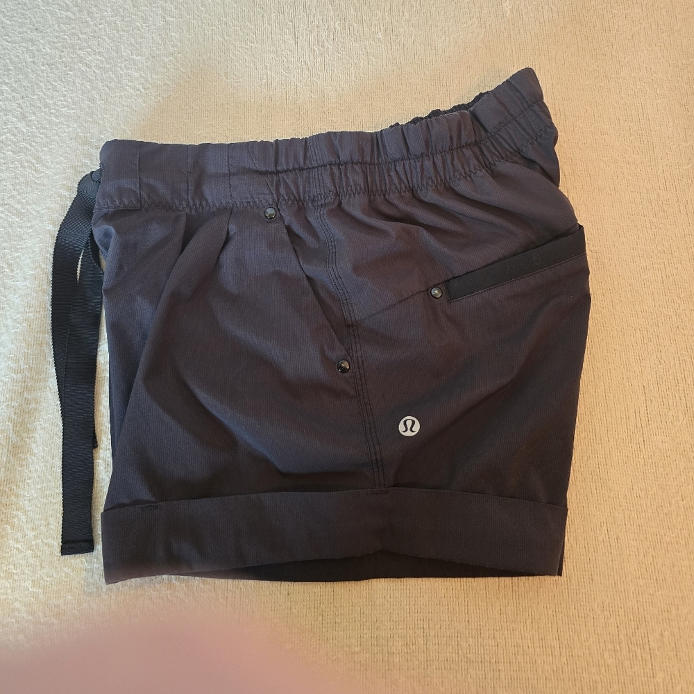 lululemon athletica Black Spring Break Away II Active Shorts size 4